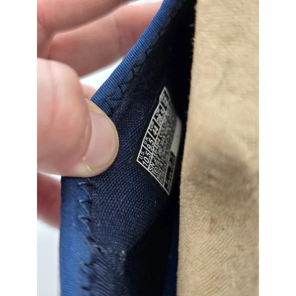 Skechers this listing